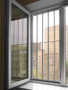 Решетка на окне в панельном доме Решетка на окне в панельном доме